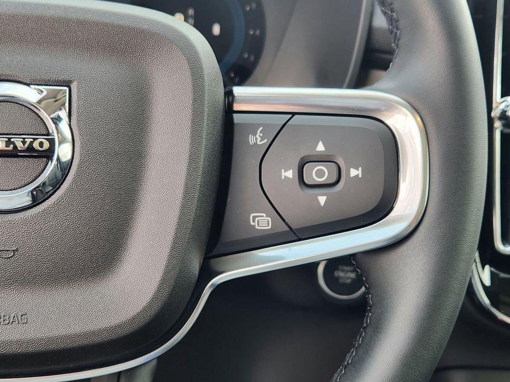 new 2025 Volvo XC40 car, priced at $42,364