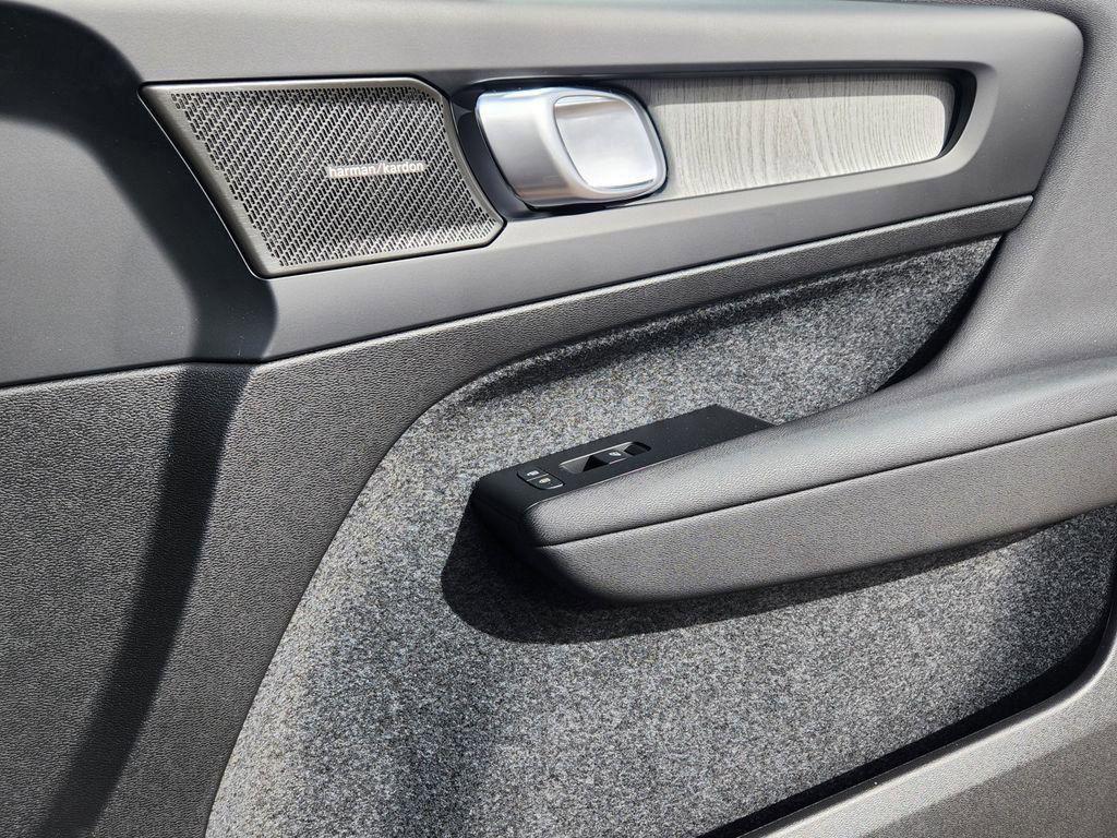 new 2025 Volvo XC40 car, priced at $42,364