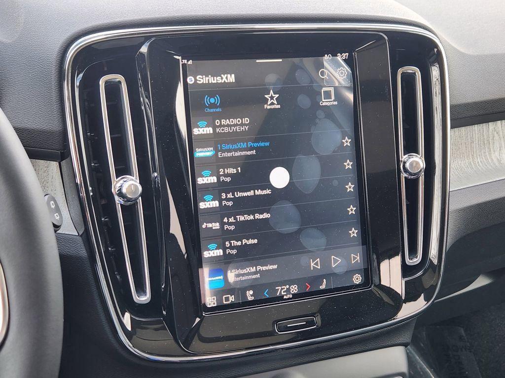 new 2025 Volvo XC40 car, priced at $42,364