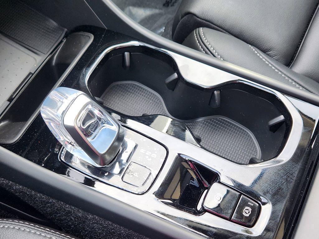 new 2025 Volvo XC40 car, priced at $42,364