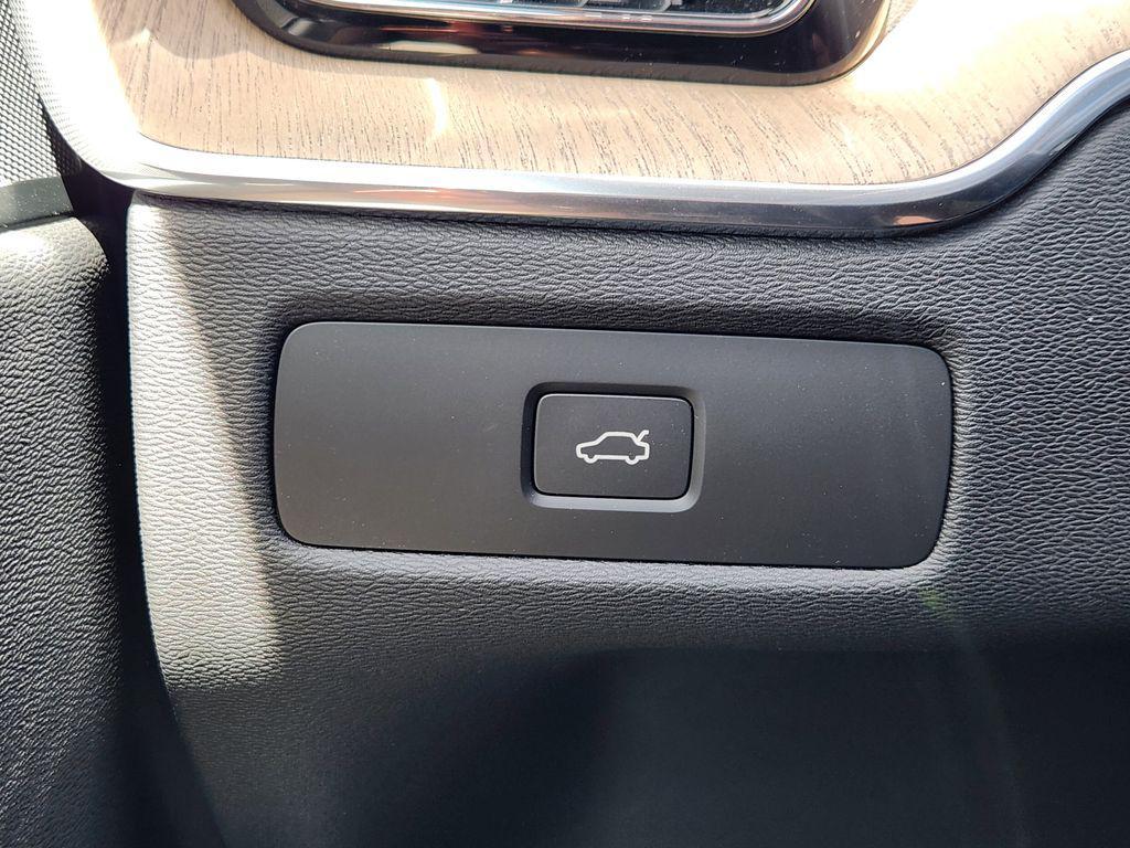 new 2026 Volvo XC60 car, priced at $58,784