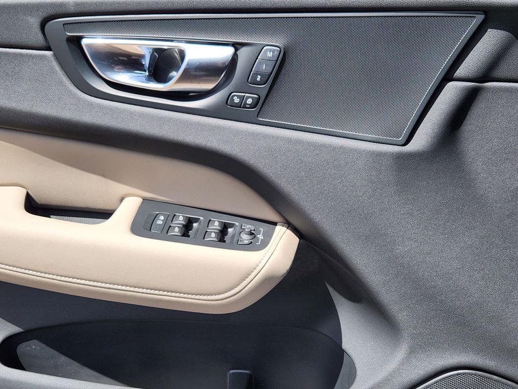 new 2026 Volvo XC60 car, priced at $58,784