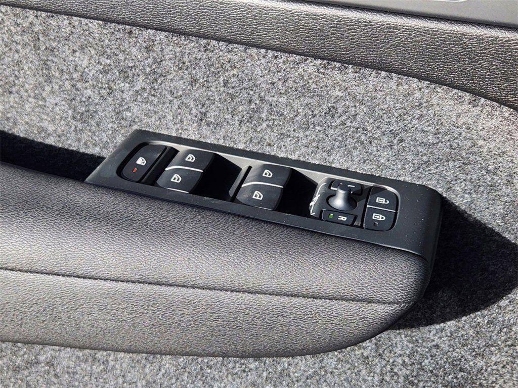 new 2025 Volvo XC40 car, priced at $36,814