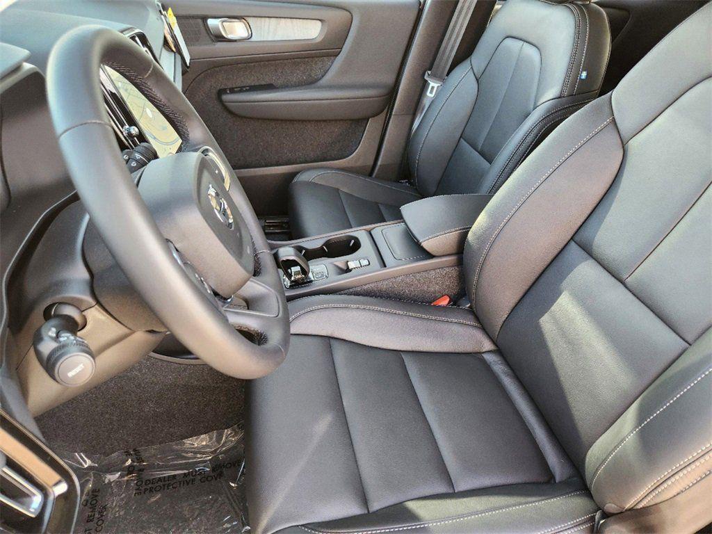 new 2025 Volvo XC40 car, priced at $36,814