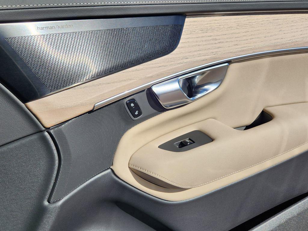 new 2026 Volvo XC90 car, priced at $75,179
