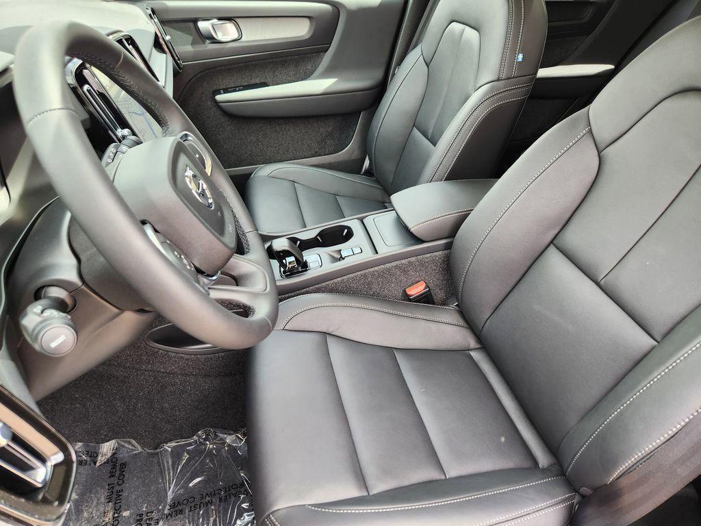 new 2025 Volvo XC40 car, priced at $36,834