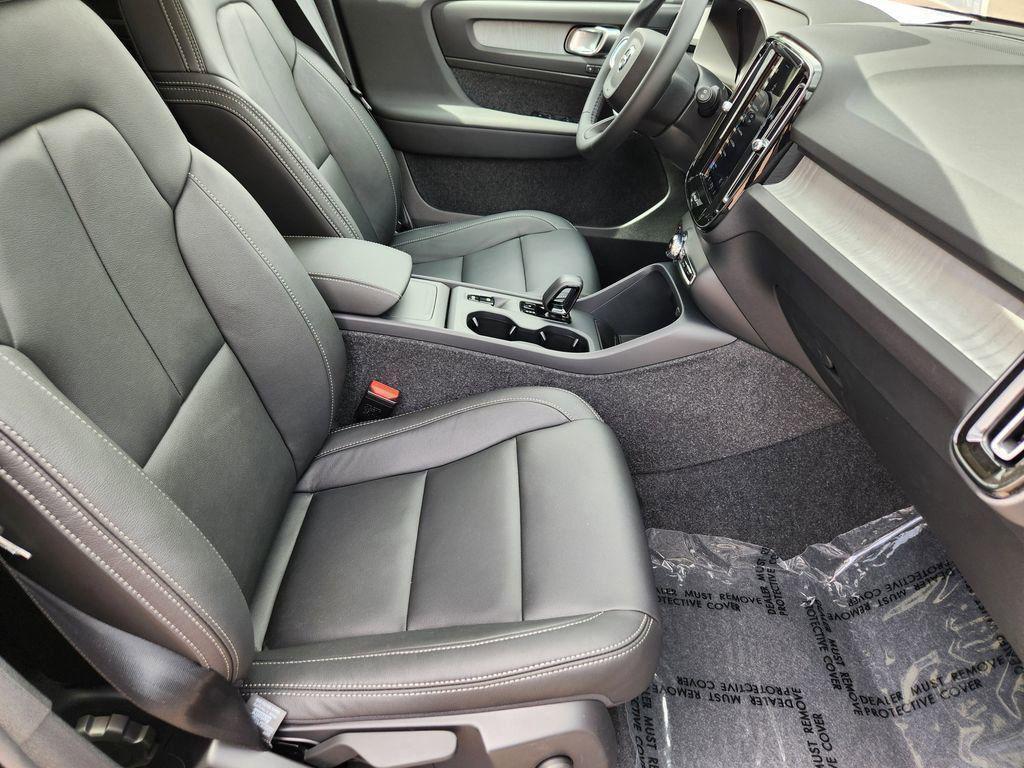 new 2025 Volvo XC40 car, priced at $36,834