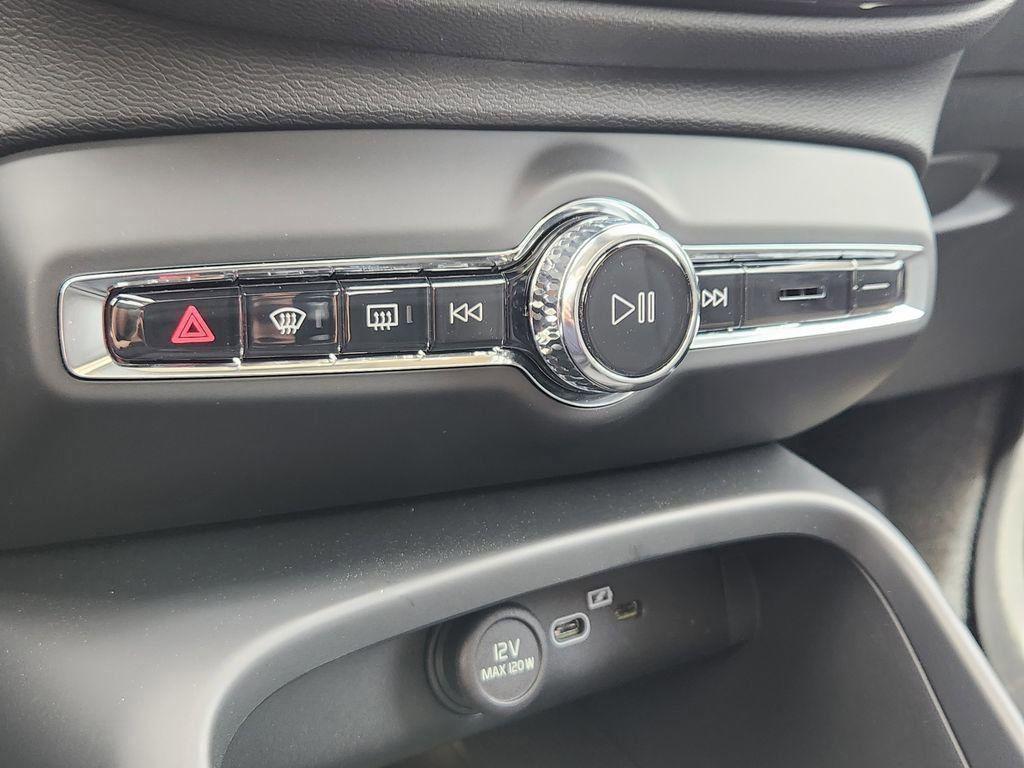 new 2025 Volvo XC40 car, priced at $36,834