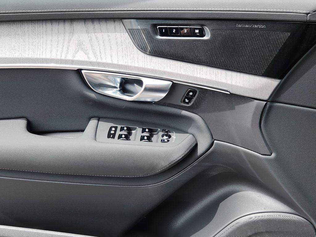 new 2026 Volvo XC90 Plug-In Hybrid car, priced at $87,094
