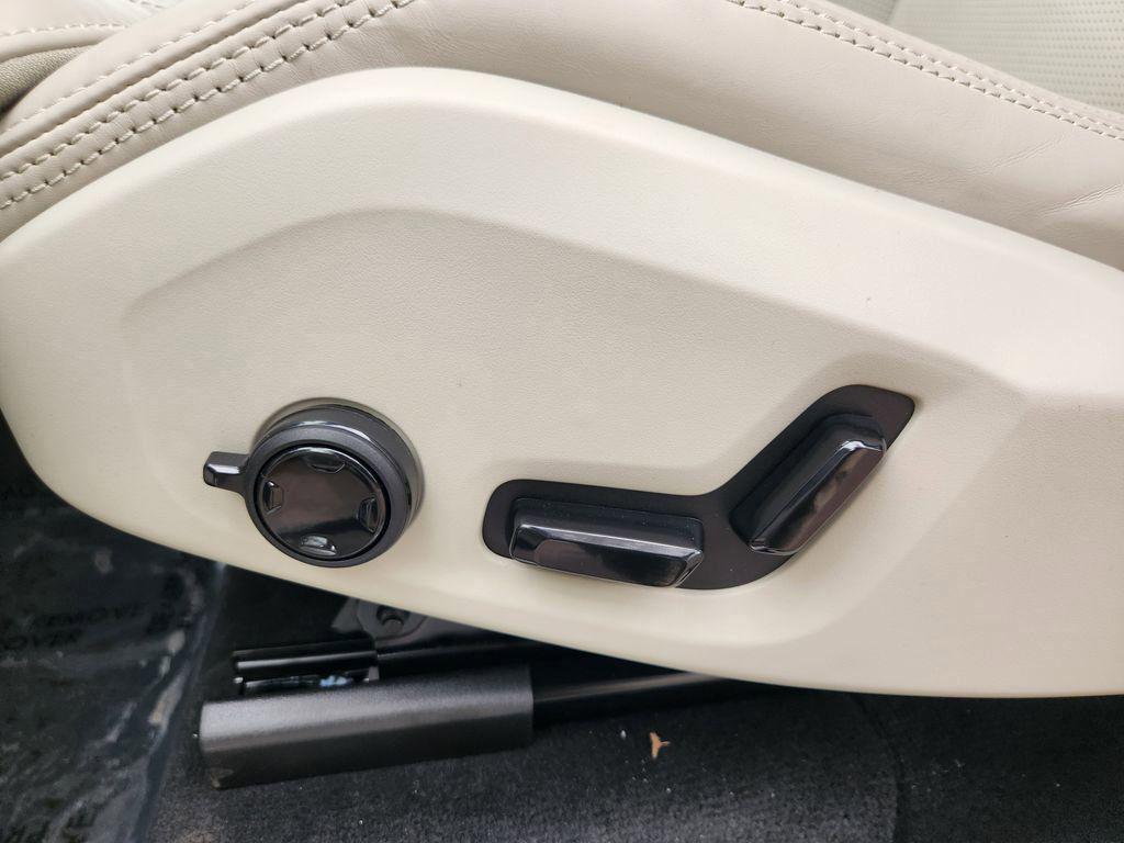 new 2026 Volvo XC90 Plug-In Hybrid car, priced at $86,544