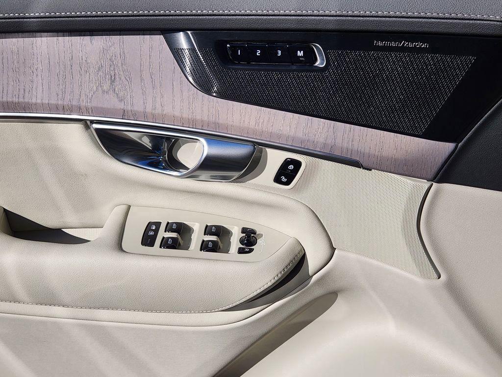 new 2026 Volvo XC90 Plug-In Hybrid car, priced at $86,424