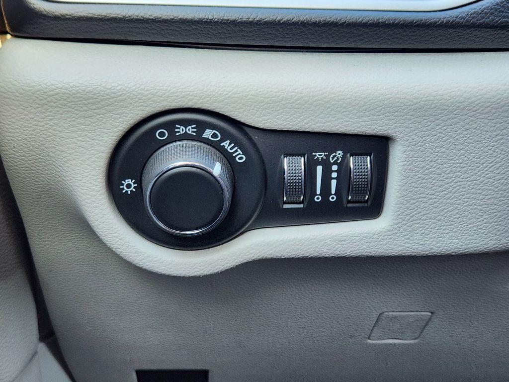 used 2019 Chrysler Pacifica car, priced at $16,798