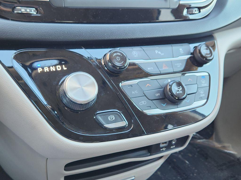 used 2019 Chrysler Pacifica car, priced at $16,798