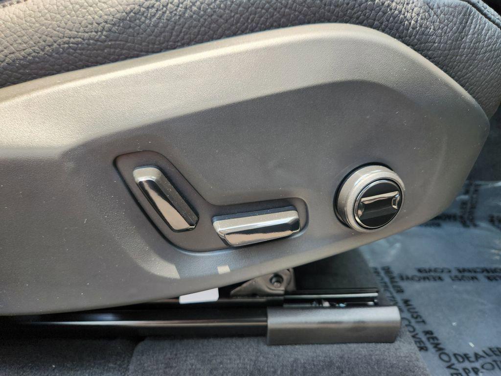 new 2025 Volvo XC60 car, priced at $46,159