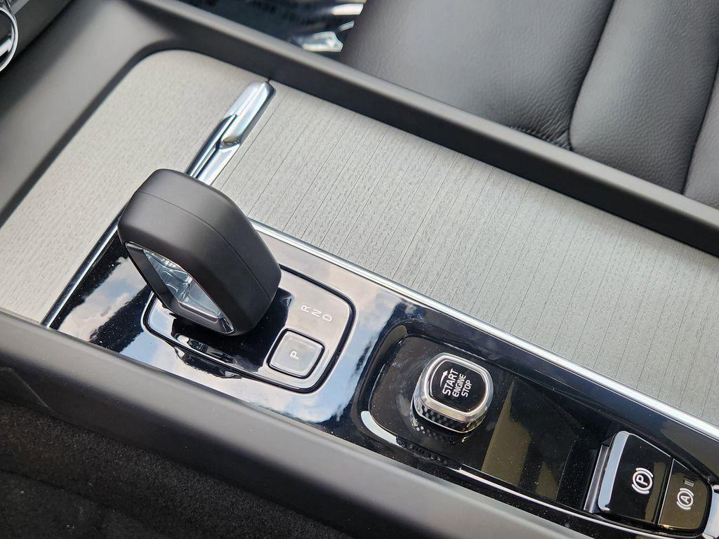 new 2025 Volvo XC60 car, priced at $46,159