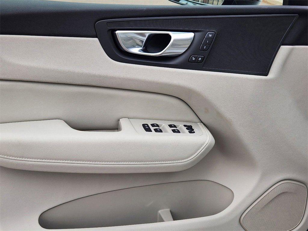 new 2025 Volvo XC60 car, priced at $46,679