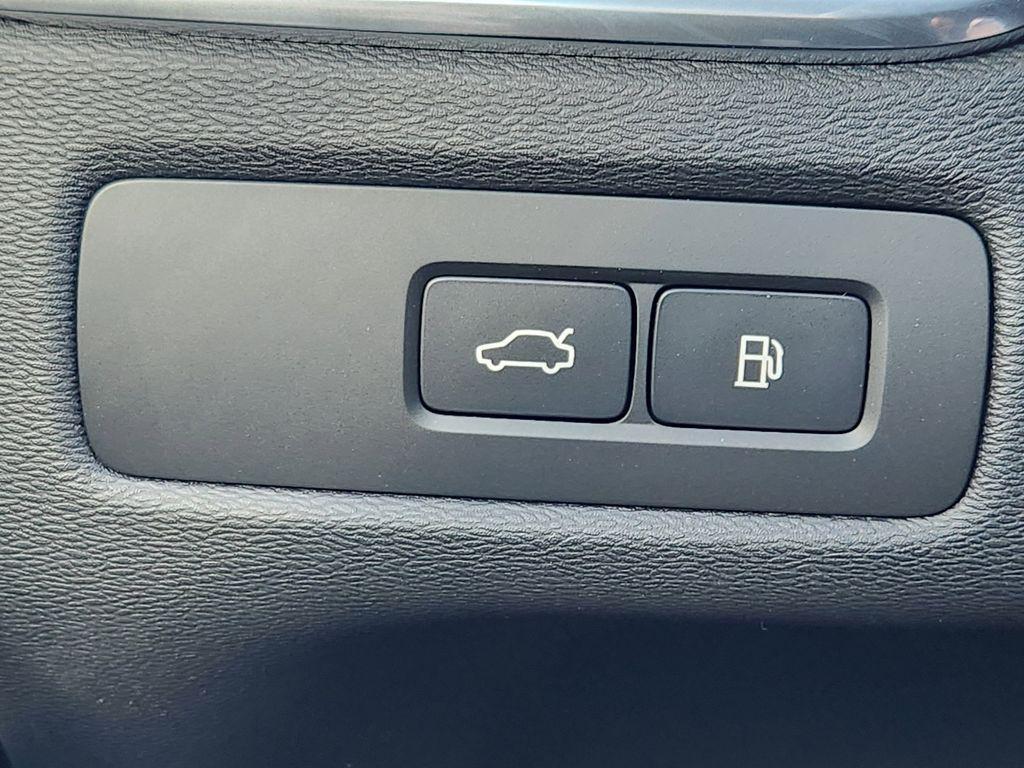 new 2026 Volvo XC60 Plug-In Hybrid car, priced at $70,204