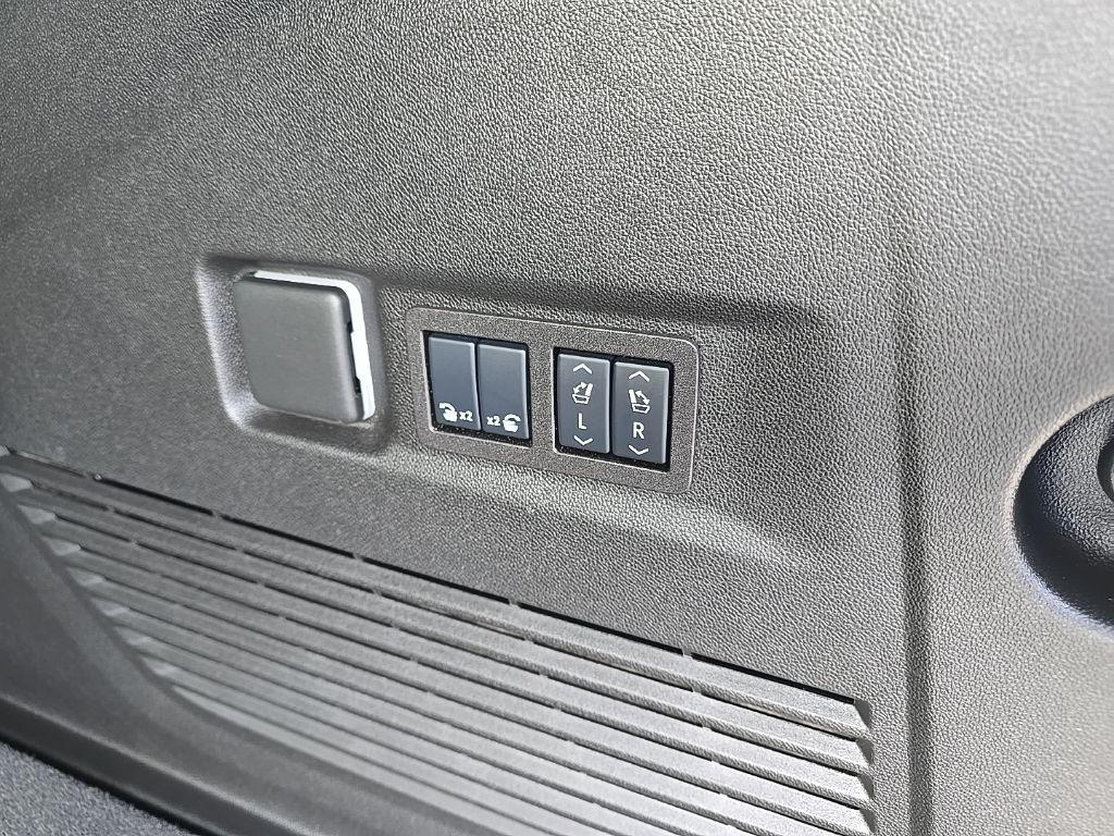 used 2025 GMC Yukon XL car, priced at $95,998