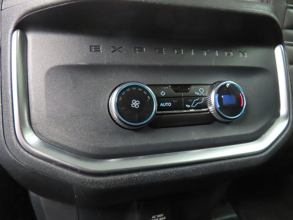 used 2025 Ford Expedition car, priced at $61,997