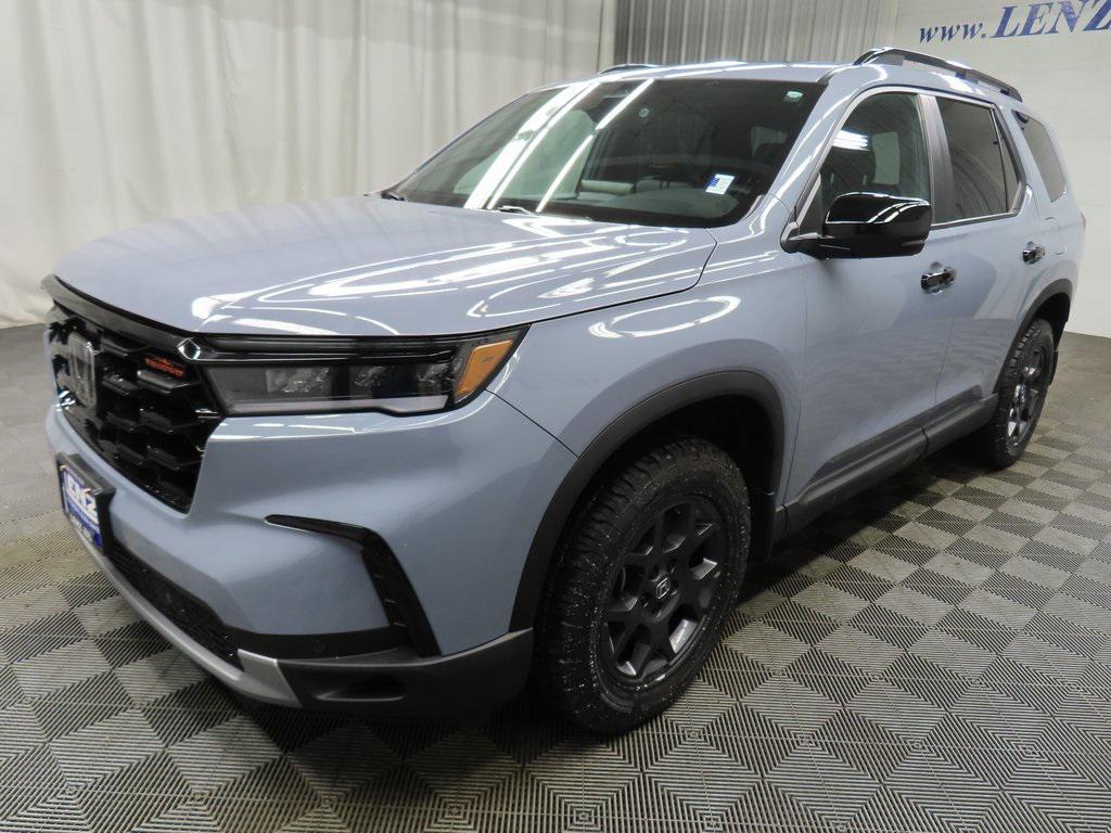 used 2025 Honda Pilot car, priced at $47,497