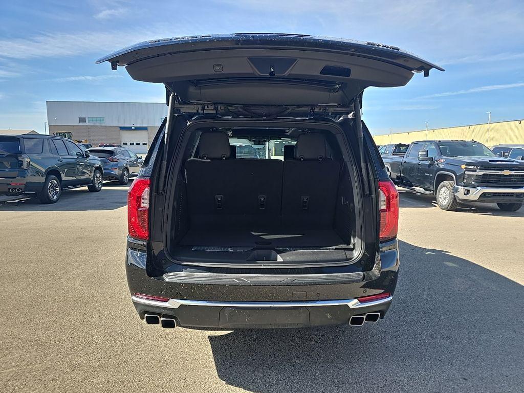 used 2025 GMC Yukon car, priced at $82,498