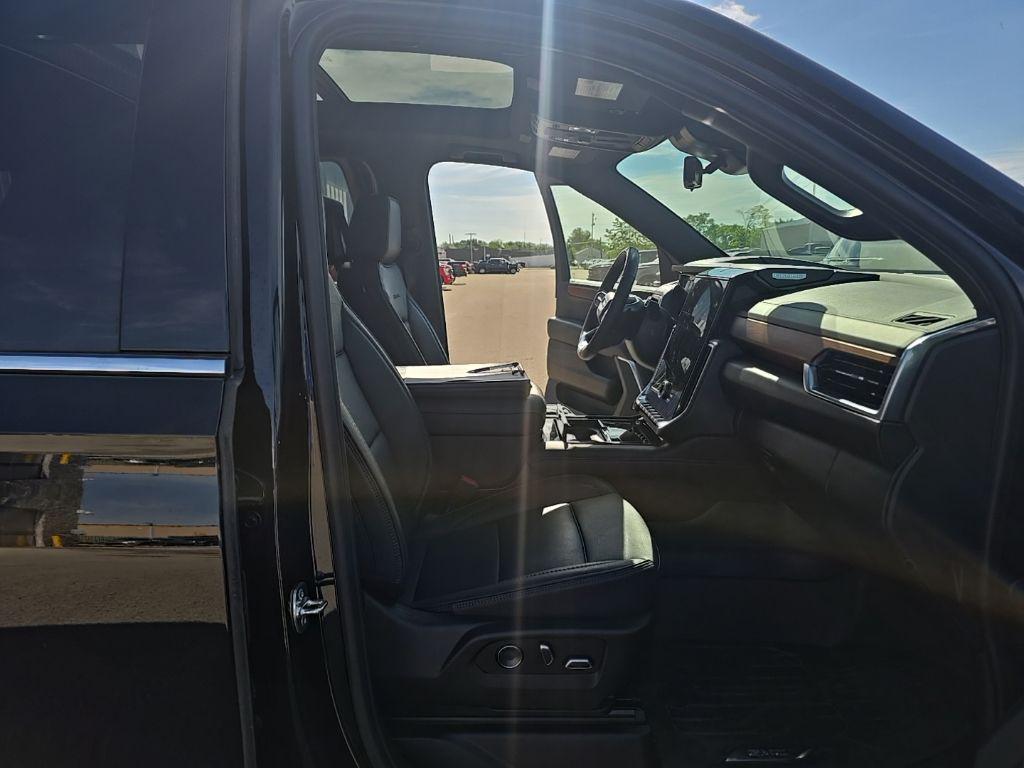 used 2025 GMC Yukon car, priced at $82,498