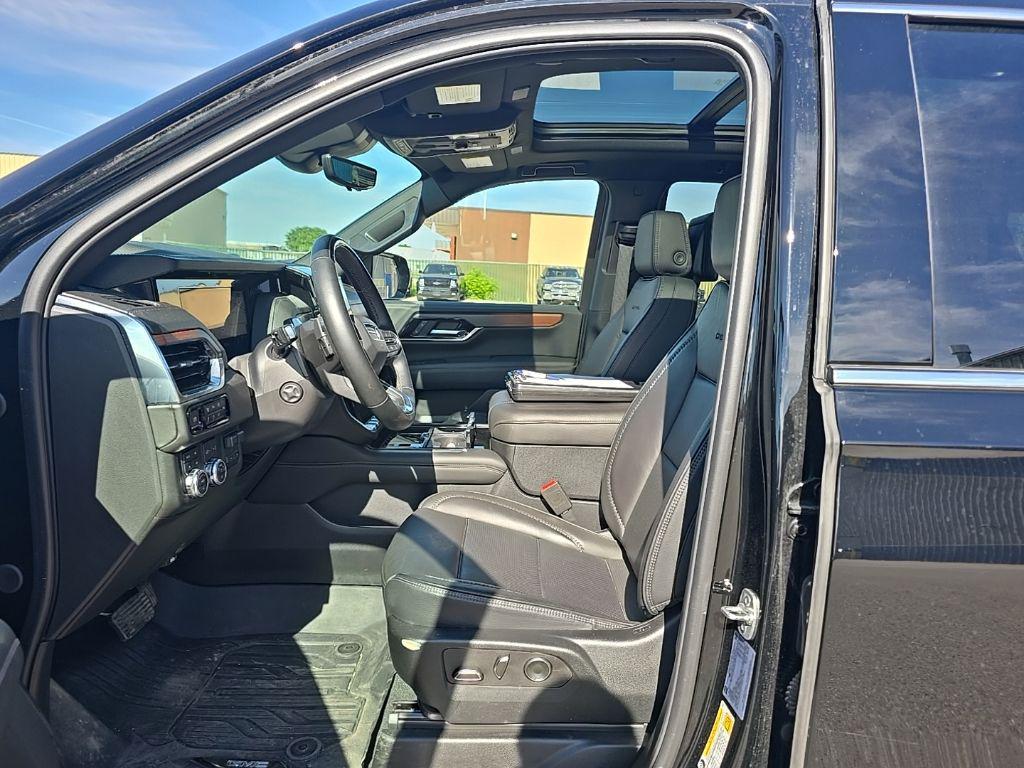 used 2025 GMC Yukon car, priced at $82,498