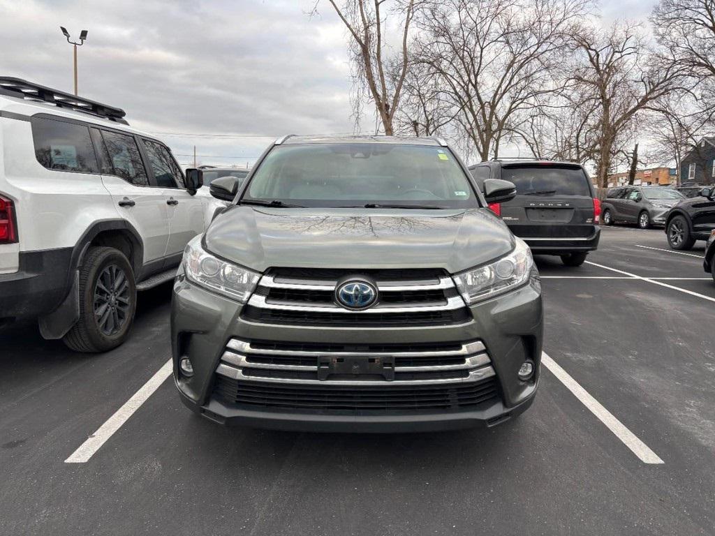 used 2019 Toyota Highlander Hybrid car, priced at $27,999