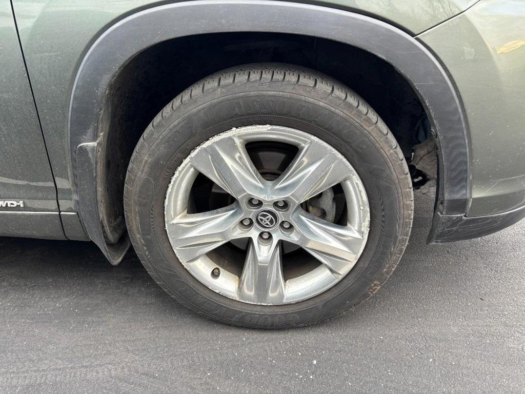 used 2019 Toyota Highlander Hybrid car, priced at $27,999