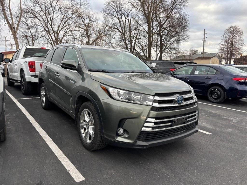 used 2019 Toyota Highlander Hybrid car, priced at $27,999