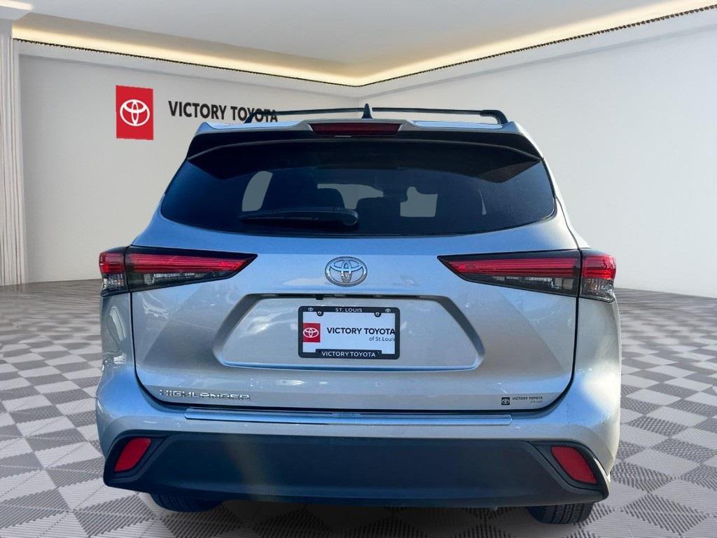 used 2023 Toyota Highlander car, priced at $27,999