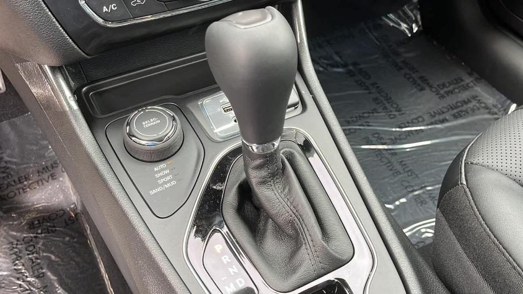 new 2023 Jeep Cherokee car, priced at $45,585