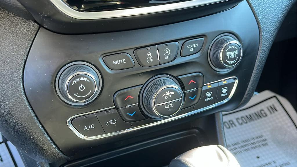 used 2019 Jeep Cherokee car, priced at $12,926