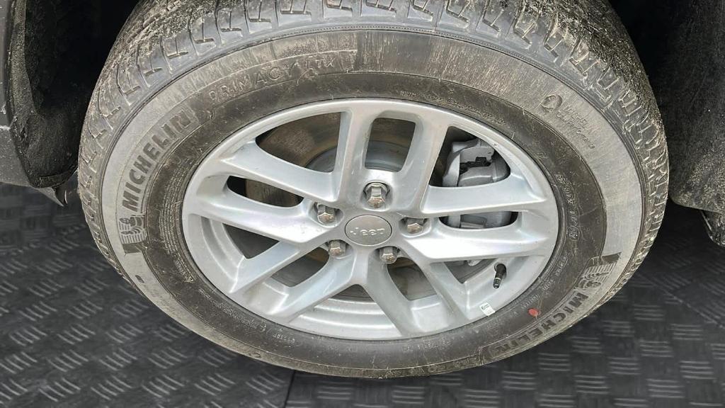 new 2024 Jeep Grand Cherokee L car, priced at $39,981