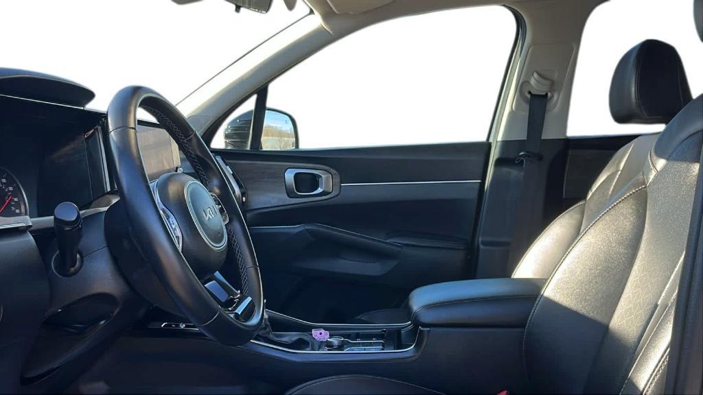 used 2023 Kia Sorento car, priced at $27,656