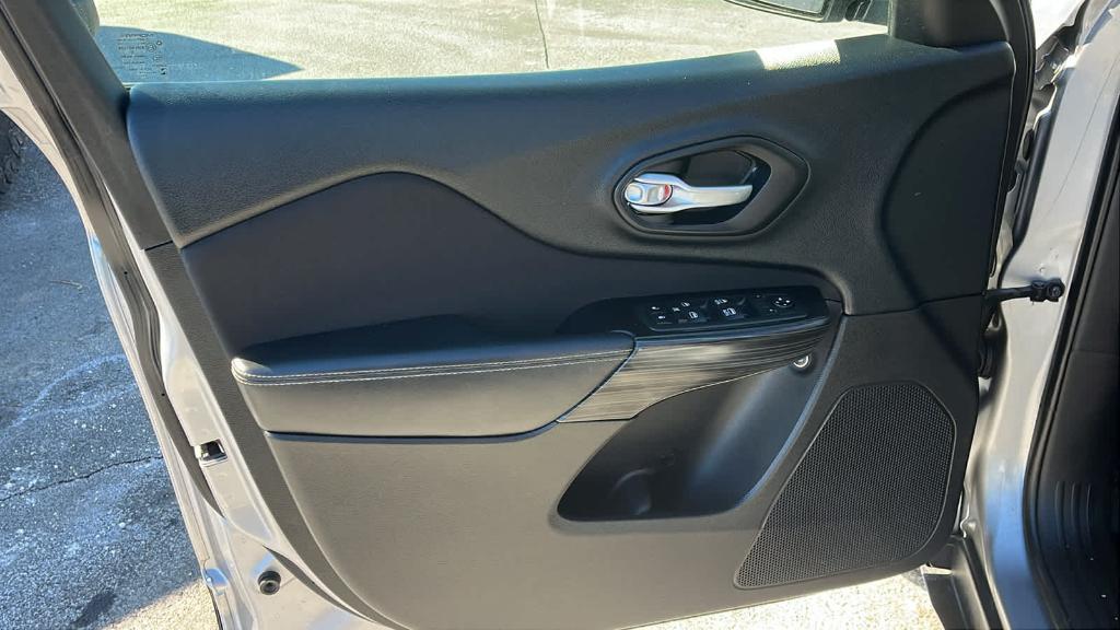 used 2014 Jeep Cherokee car, priced at $9,671