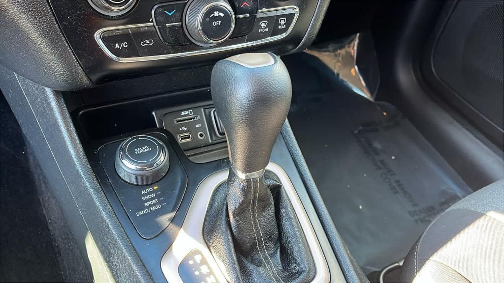 used 2014 Jeep Cherokee car, priced at $9,671