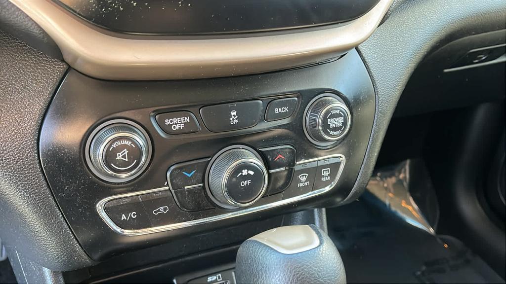 used 2014 Jeep Cherokee car, priced at $9,671