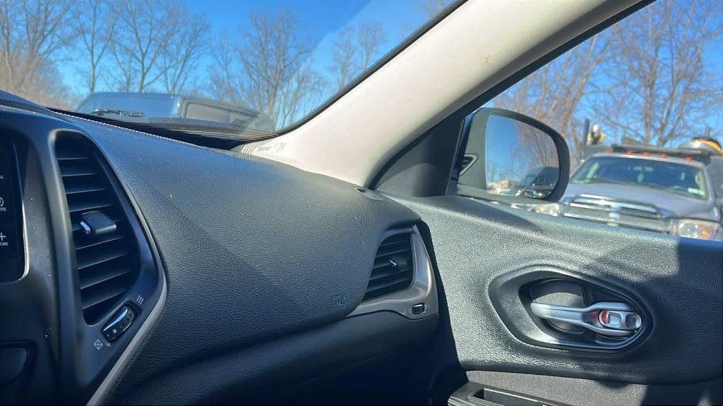 used 2014 Jeep Cherokee car, priced at $9,671