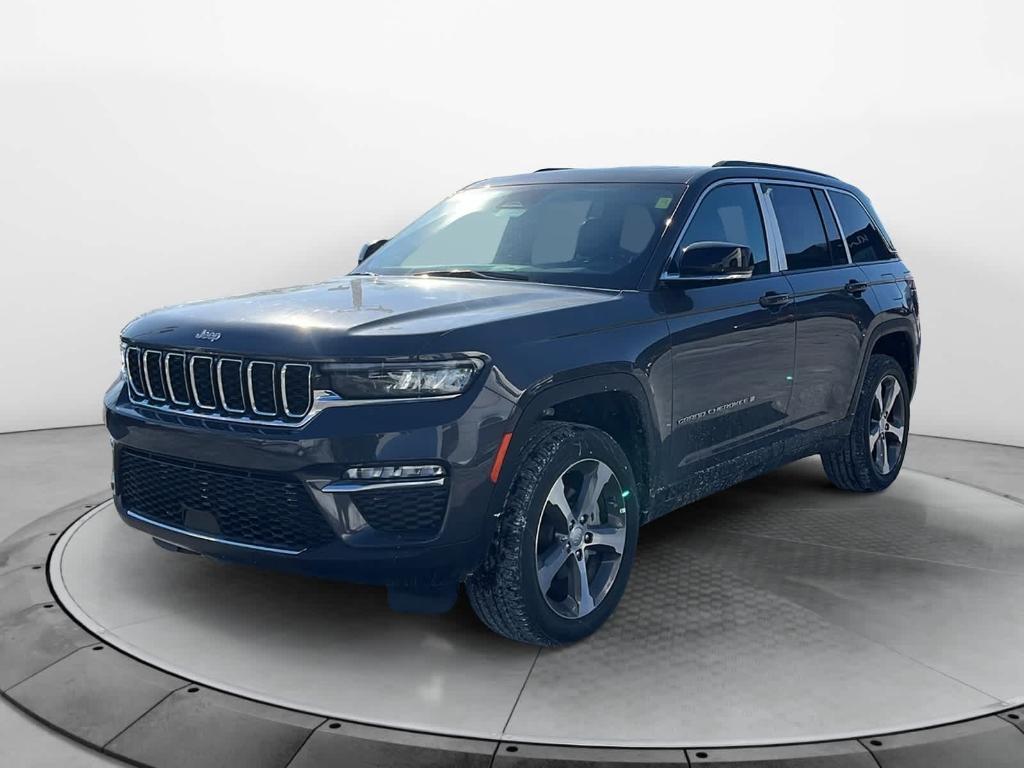 new 2025 Jeep Grand Cherokee car, priced at $55,905