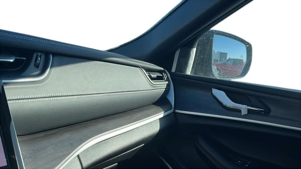 new 2025 Jeep Grand Cherokee car, priced at $55,905