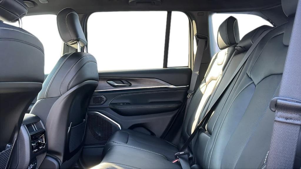 new 2025 Jeep Grand Cherokee car, priced at $59,915