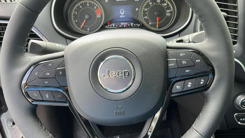 new 2023 Jeep Cherokee car, priced at $45,090