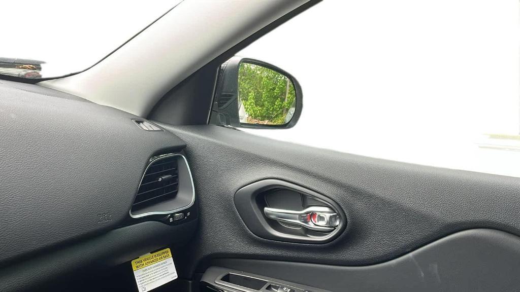 new 2023 Jeep Cherokee car, priced at $45,090