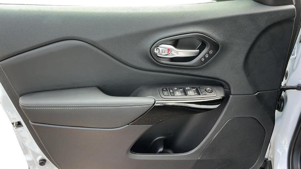 new 2023 Jeep Cherokee car, priced at $45,090