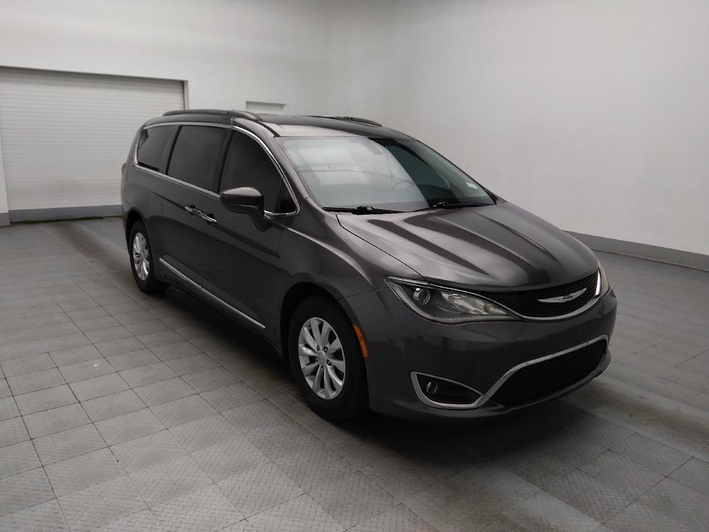 used 2017 Chrysler Pacifica car, priced at $14,995