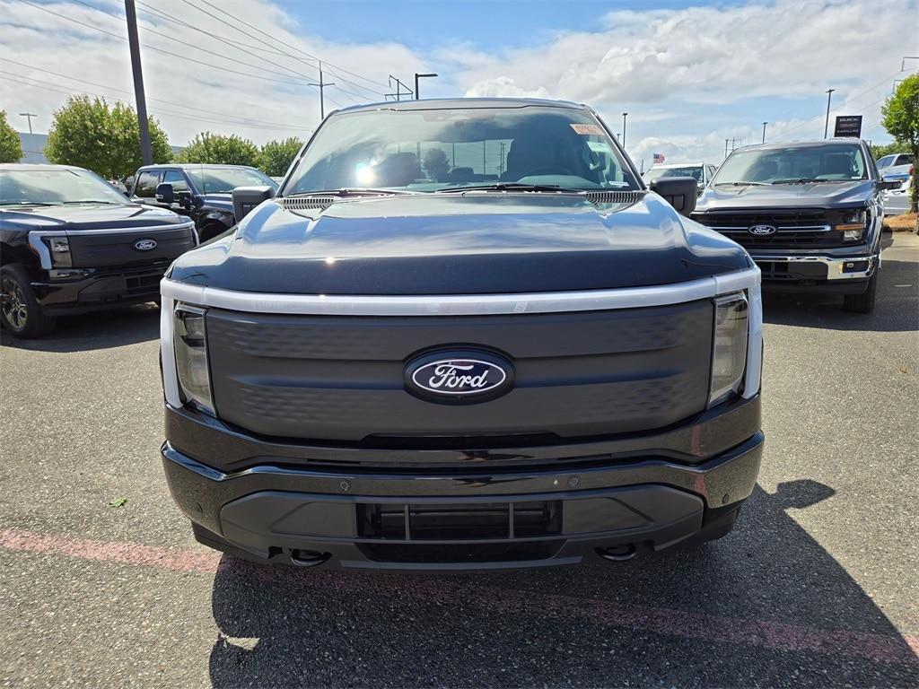 new 2025 Ford F-150 Lightning car