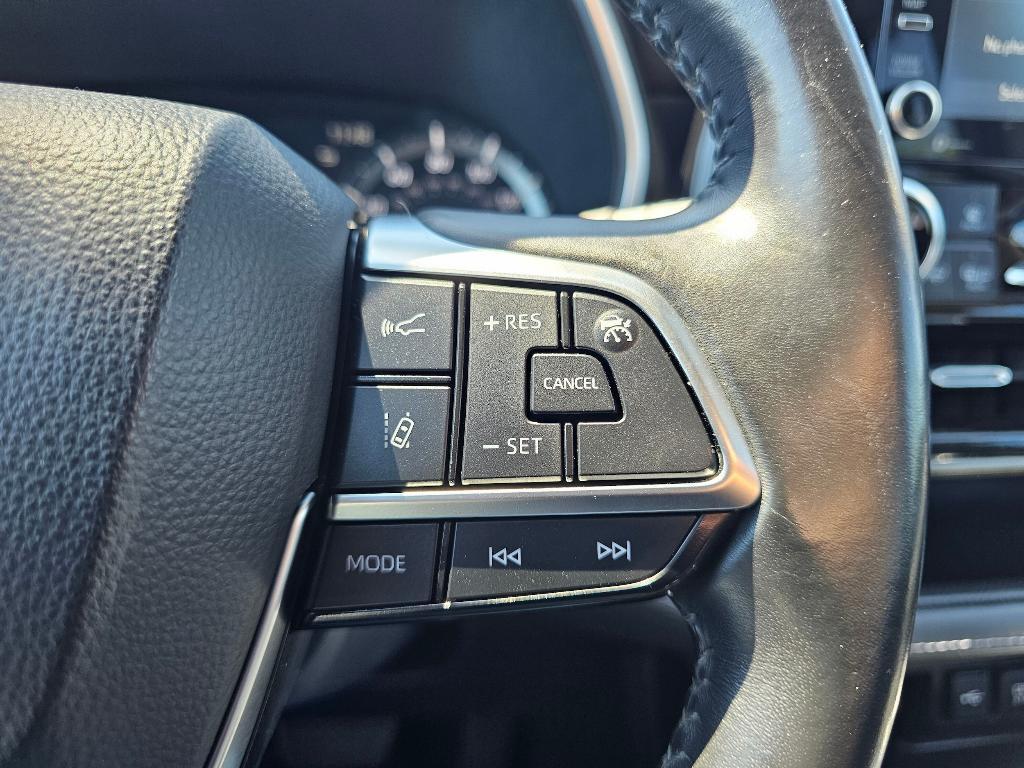 used 2021 Toyota Highlander car, priced at $30,091
