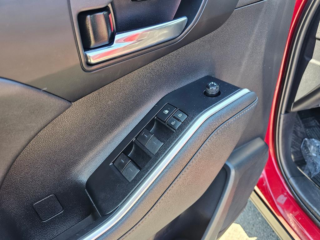 used 2021 Toyota Highlander car, priced at $30,091