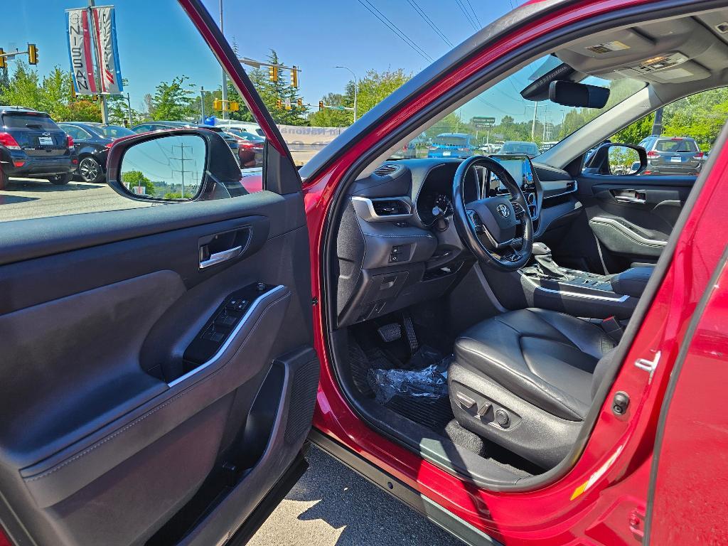 used 2021 Toyota Highlander car, priced at $30,091